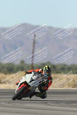 media/Oct-30-2025-Racers Edge (Thu) [[dabbdaf680]]/3-B Group/Session 4 Turn 16/